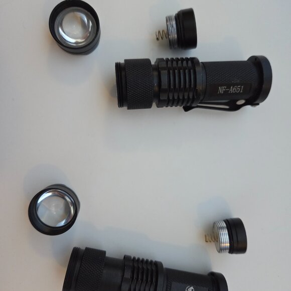 2x Compact Zoomable LED Flashlights Q5 Set - Picture 8 of 10